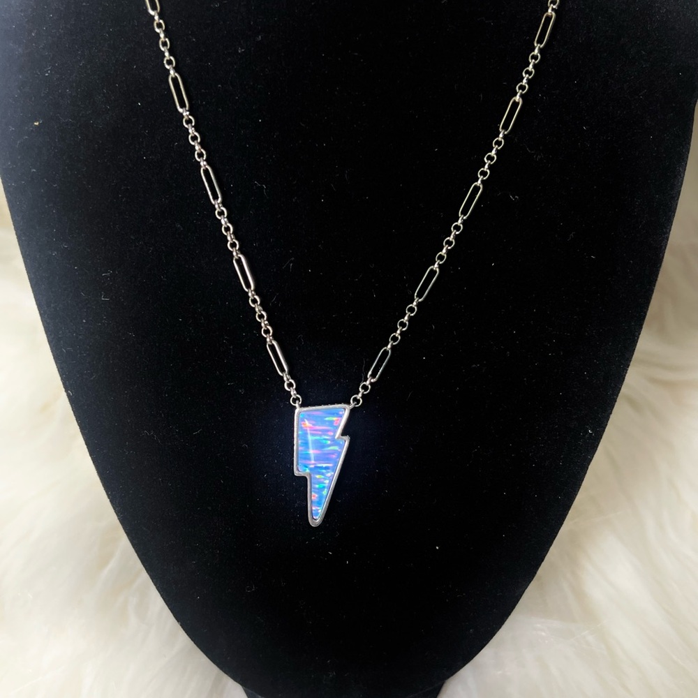 Kendra Scott ⭐️ PROTOTYPE ⭐️Lavender Kyocera Lightning Bolt Silver Necklace - Picture 3 of 3